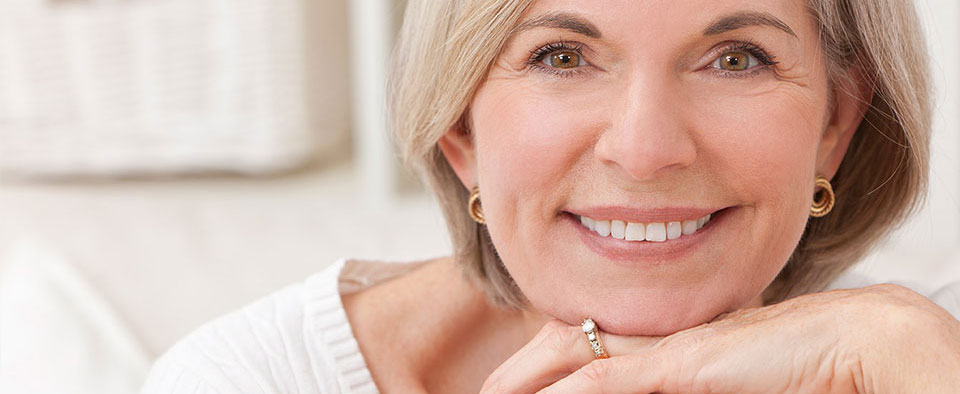 Mujer Senior Clínica Dental Ribes Altea